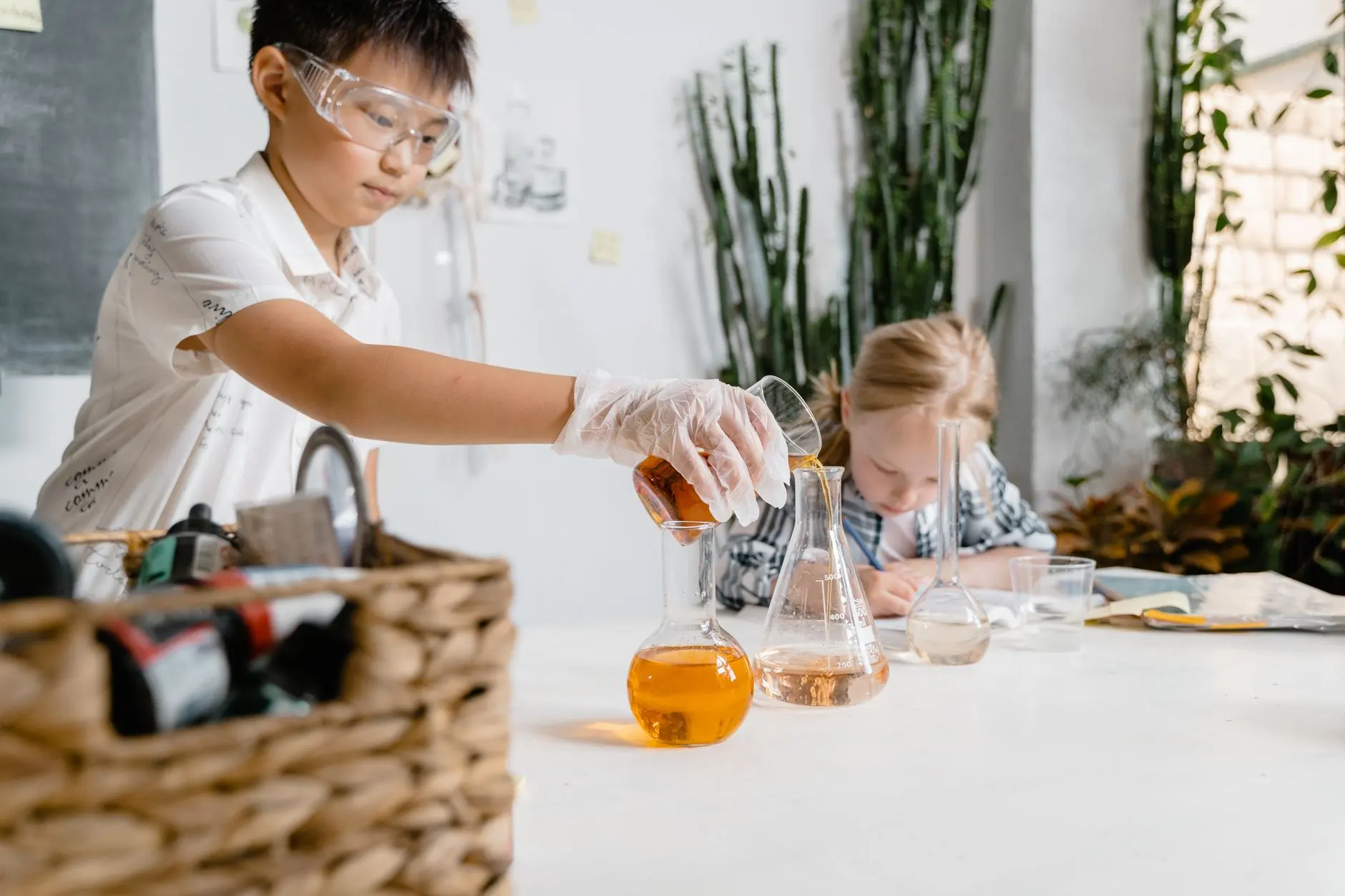 南宁企业办公用品采购渠道对比：批发市场与贸易服务商的成本差异分析